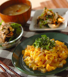 たくあんとコンニャク入り卵焼きの献立