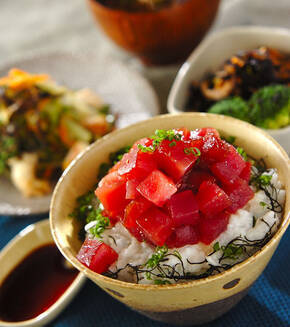 漬けマグロの山かけ丼の献立