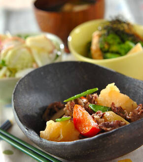 牛肉入り定番肉ジャガの献立