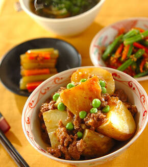 揚げジャガイモのピリ辛煮の献立