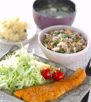 サーモンのカレームニエルの献立