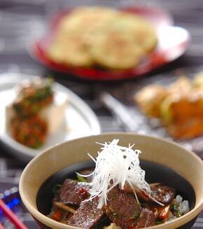 エスニック風カルビ丼の献立