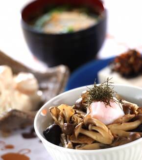 キノコ丼の献立