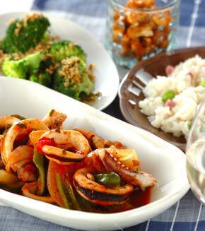 イカと新玉ネギのトマト煮の献立