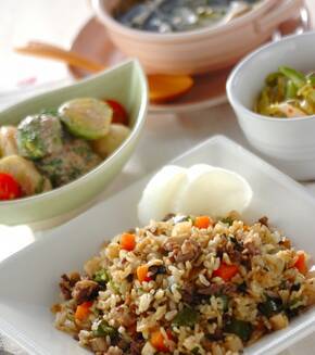 牛肉チャーハンの献立