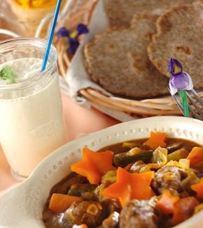 肉団子カレーの献立