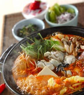 牡蠣鍋 おうちで簡単 キムチで本格レシピ ぷりぷりの牡蠣を味わうの献立