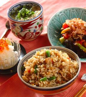 具だくさん炊き込み玄米ご飯の献立