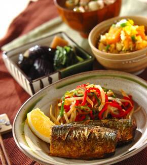 フライパンでサンマのカレー焼きの献立