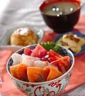 「絶品すし飯の海鮮丼」の献立