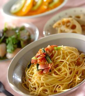 すばやく完成！小松菜とベーコンのペペロンチーノ by 吉田 朋美さんの献立