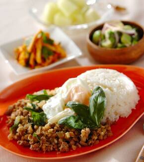 おうちで本格タイ料理！豚ひき肉のタケノコガパオライス by 吉田 朋美さんの献立