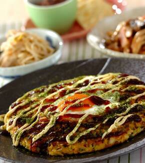 半熟卵のせネギたっぷりお好み焼きの献立