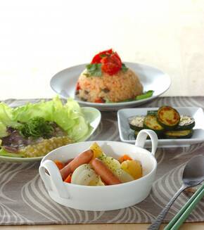 玉ネギとソーセージの煮込みの献立