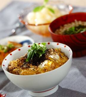 そぼろ親子丼の献立