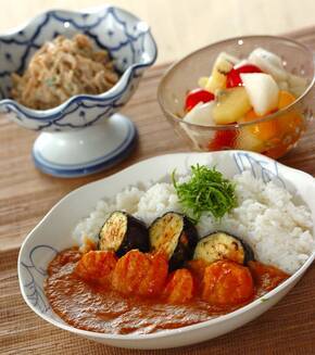 スパイスで作るエビカレーの献立