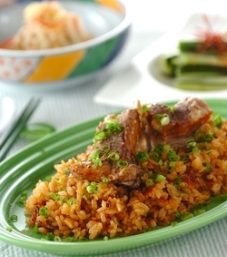 炊き込みスペアリブ飯