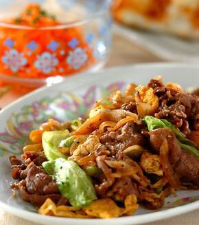 牛肉、卵、レタスの黒コショウ炒めの献立