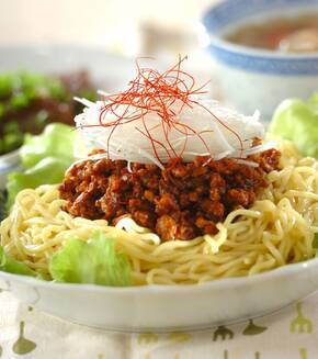 コクうま肉味噌があとをひく！ジャージャー麺の献立