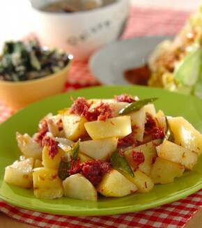 やみつき！コンビーフとじゃがいも炒め  by杉本 亜希子さんの献立