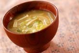 エノキと玉ネギのみそ汁