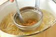 エノキと玉ネギのみそ汁の作り方の手順4