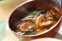 ワカメとお麩のみそ汁