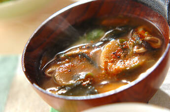 ワカメとお麩のみそ汁