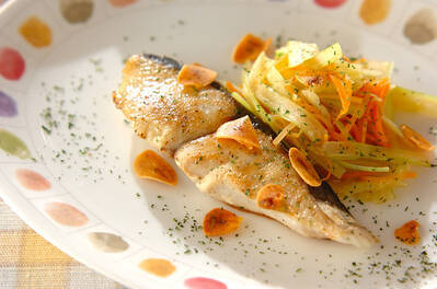 サワラのガーリックステーキ レシピ 作り方 E レシピ 料理のプロが作る簡単レシピ