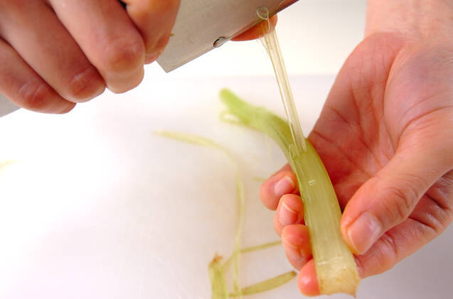 フキの梅マヨの作り方の手順1