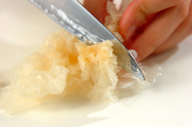 白キクラゲとシメジのスープの作り方の手順1