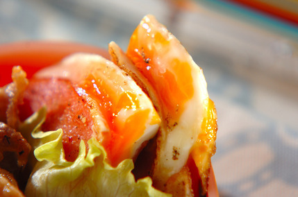 半月ハムエッグ