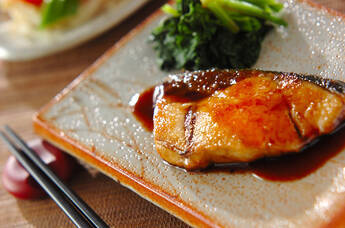 黄金比タレでふっくら甘辛！基本のブリの照り焼き