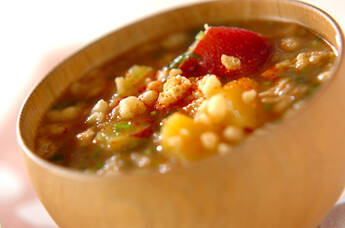 サツマイモと天かすのみそ汁