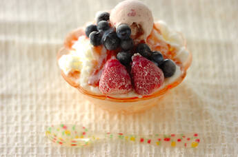 イチゴミルクの台湾風かき氷