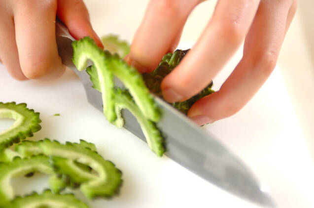 塩もみゴーヤのマリネの作り方の手順1