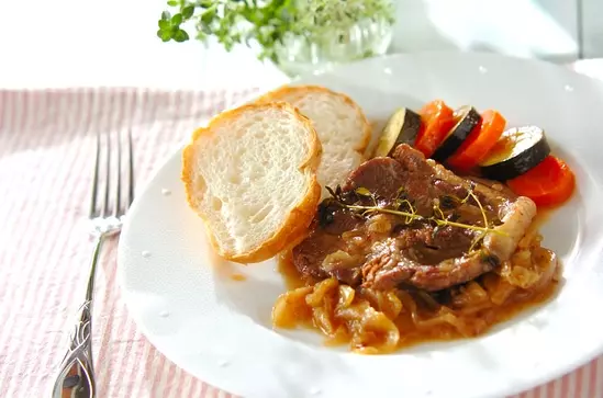 リンゴと豚肉の煮込み タイム風味 レシピ 作り方 E レシピ 料理のプロが作る簡単レシピ