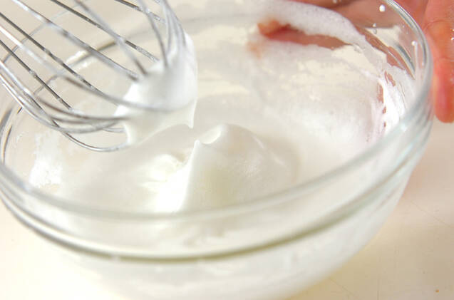 イチゴとミントのヨーグルトムースの作り方の手順3