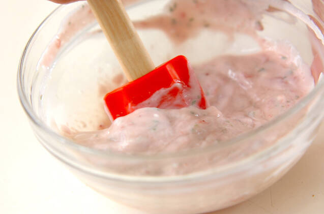 イチゴとミントのヨーグルトムースの作り方の手順5