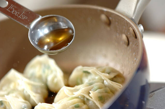 野菜たっぷり春キャベツの手作り焼き餃子の作り方の手順10