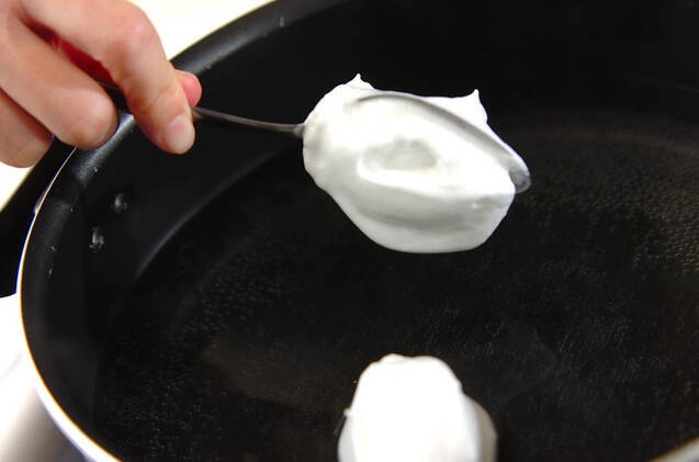 ウフ・ア・ラ・ネージュの作り方の手順2