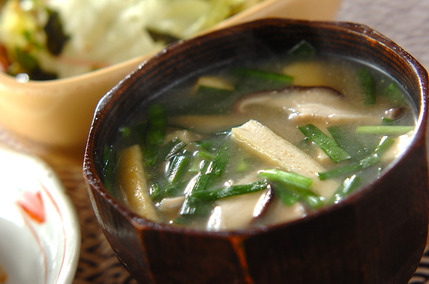 たっぷりニラのみそ汁