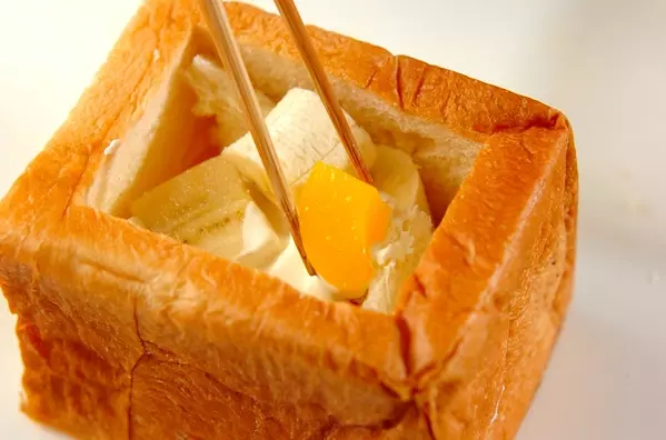 食パンで簡単!ヘクセンハウス風クリスマスサンタのお家ケーキの作り方1