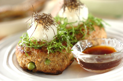 エンドウ豆入りハンバーグ