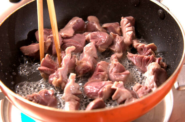 イカと砂肝の炒め物の作り方の手順2