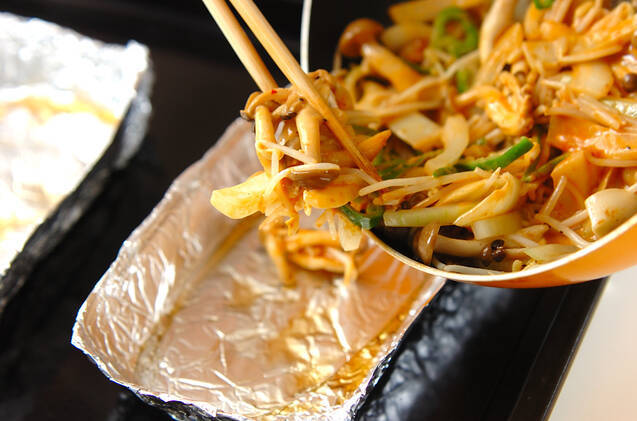 モヤシと鮭のホイル焼きの作り方の手順2