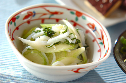 セロリとイカのショウガサラダ