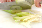 セロリとイカのショウガサラダの下準備1