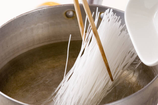 やさしい美味しさ 春雨と豚肉の中華炒め by保田 美幸さんの作り方の手順1