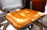 ボリュームたっぷり！簡単ふわふわスクランブルエッグのホットサンドの作り方5
